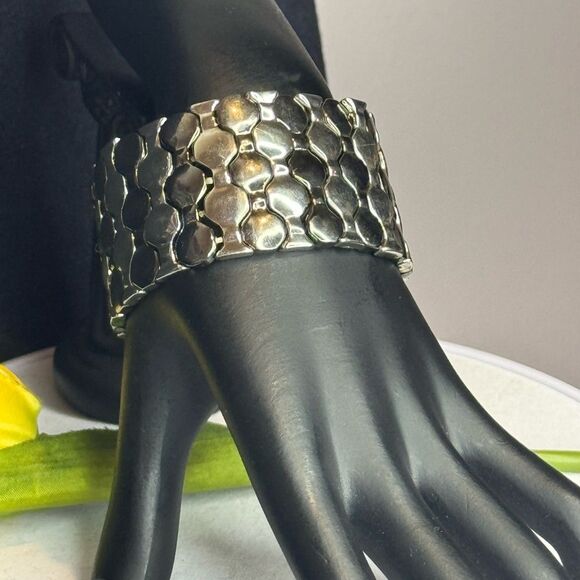 NWOT Black and Silver Honeycomb Stretch Bracelet - Picture 2 of 8
